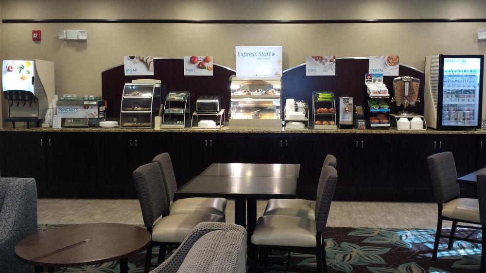 Holiday Inn Express & Suites Emporia Northwest By Ihg Exteriér fotografie