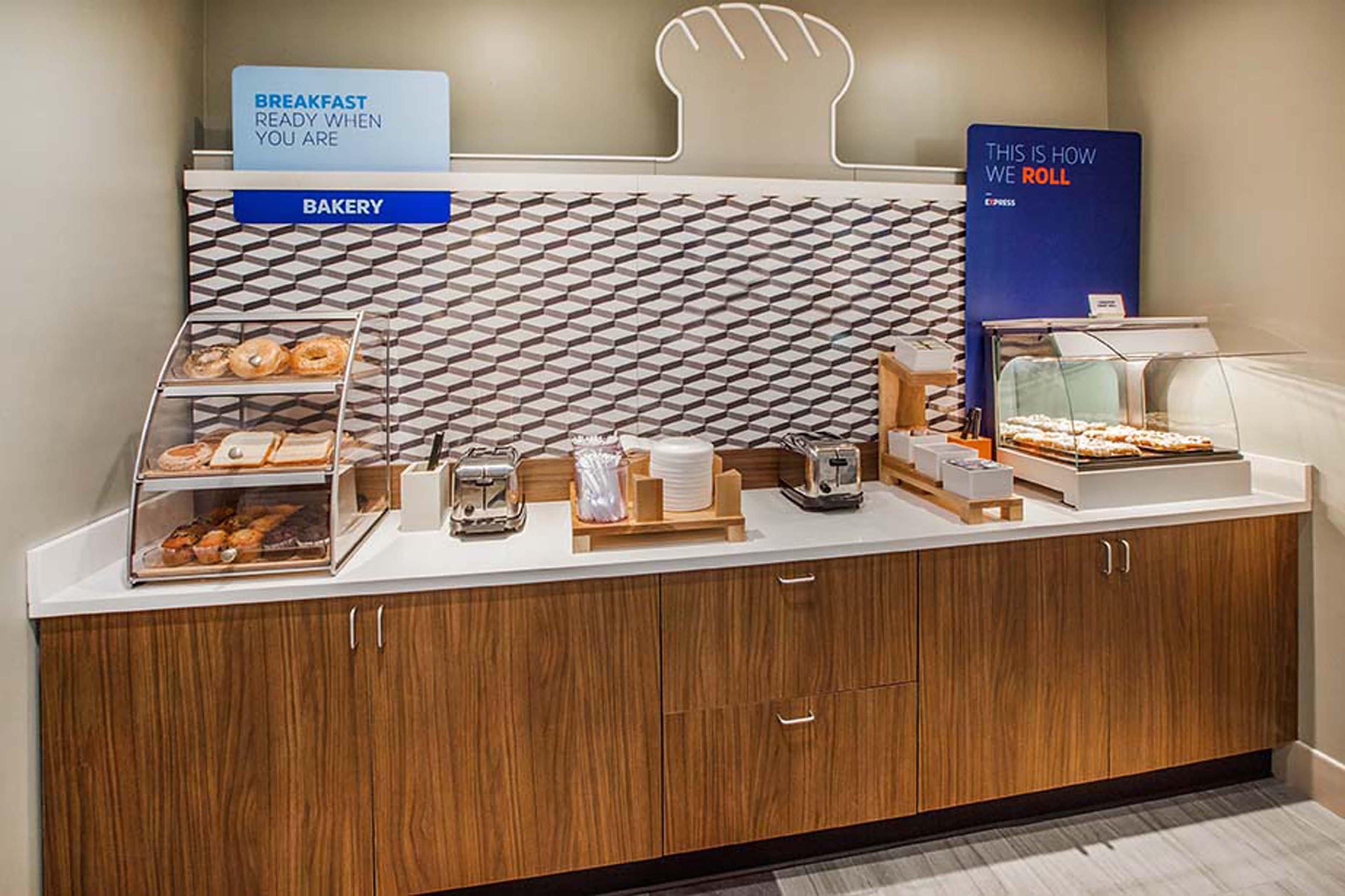 Holiday Inn Express & Suites Emporia Northwest By Ihg Exteriér fotografie