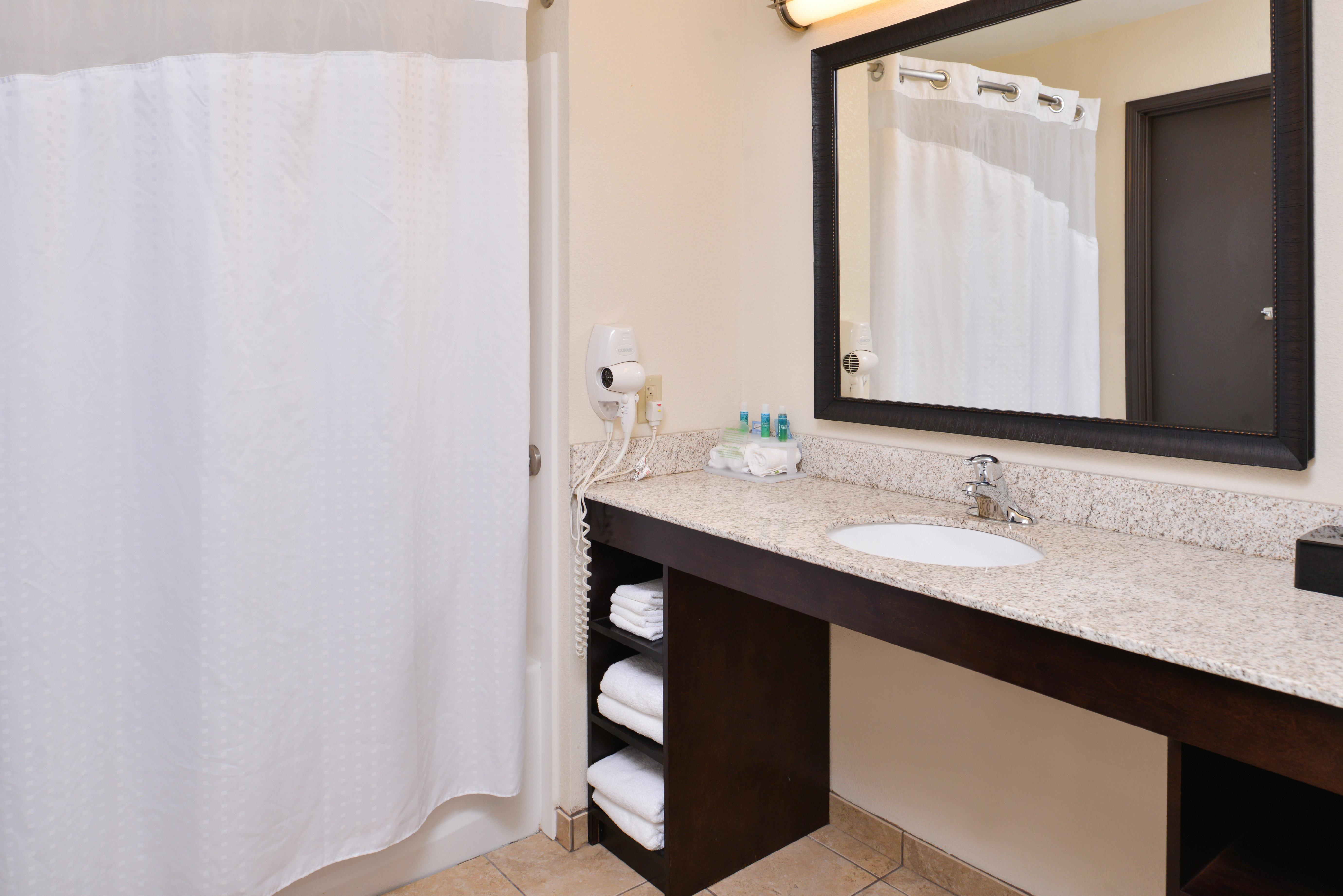 Holiday Inn Express & Suites Emporia Northwest By Ihg Exteriér fotografie