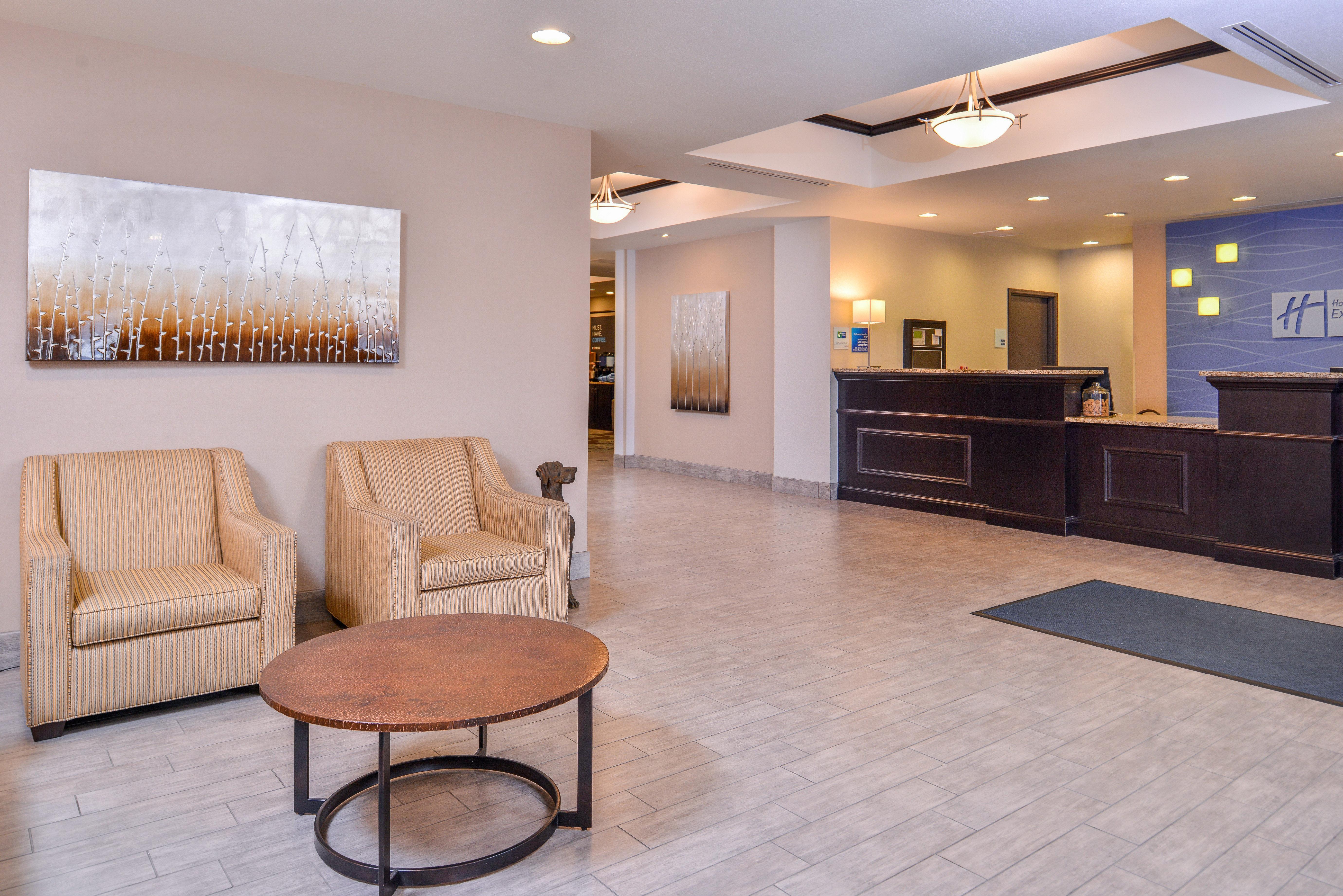 Holiday Inn Express & Suites Emporia Northwest By Ihg Exteriér fotografie