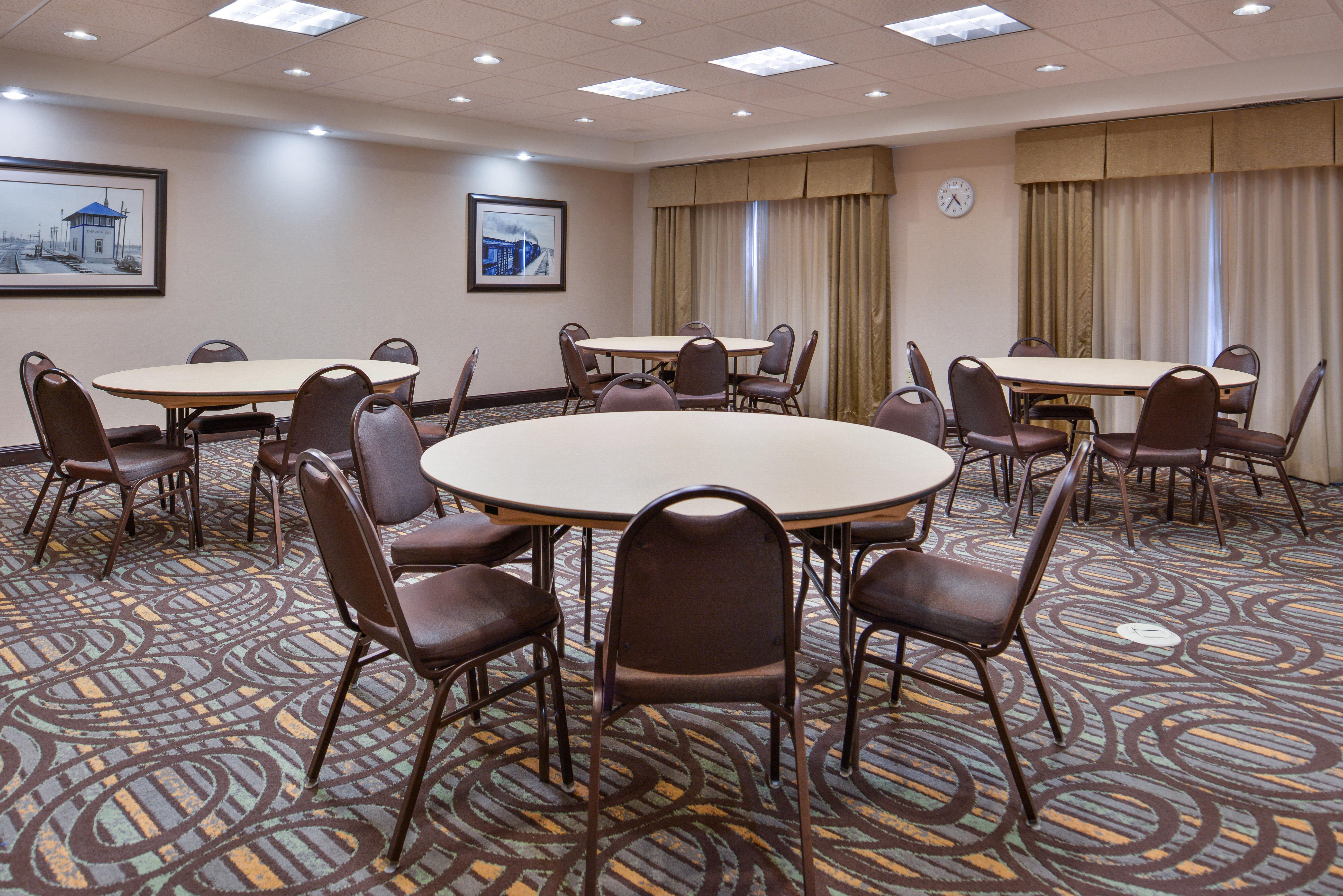 Holiday Inn Express & Suites Emporia Northwest By Ihg Exteriér fotografie